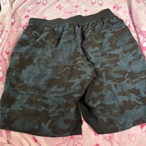 lululemon athletica Mens Blue and Black Camo Athletic Shorts Size XL
